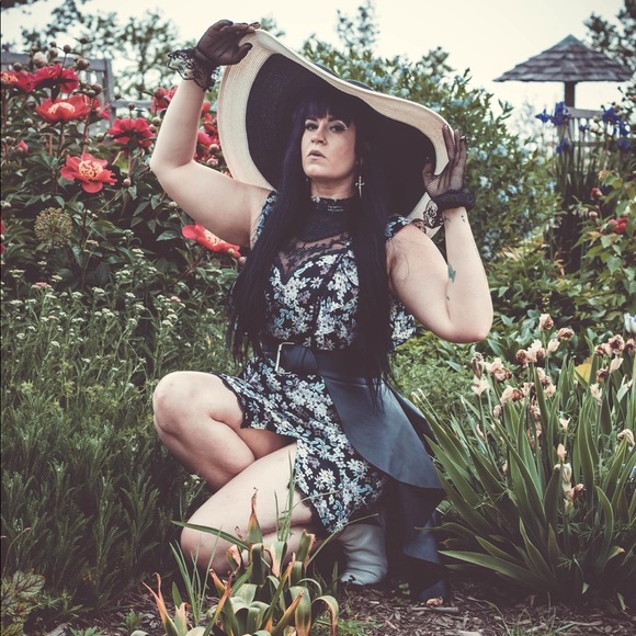 Meet your Posher, Mx. Regina - Picture 4 of 16